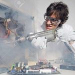 Que pasa si un atomo pierde un electron